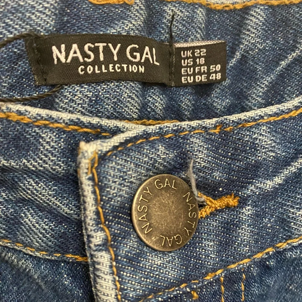 Nasty Gal Denim Jeans Distress Mom Jeans Women Size Inseam 27 High Rise NEW Tags